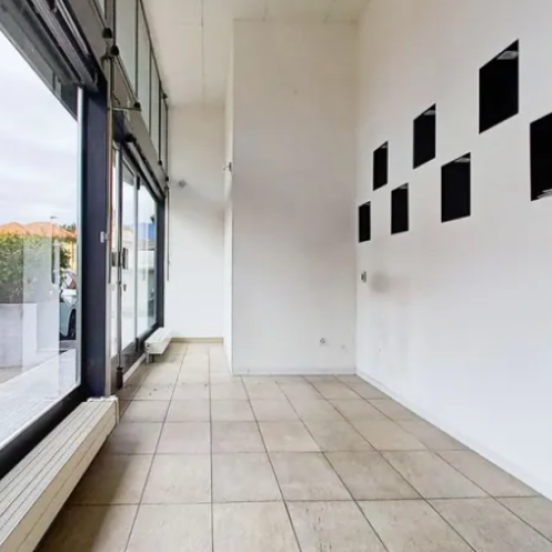 CHIASSO – Negozio ampio e luminoso